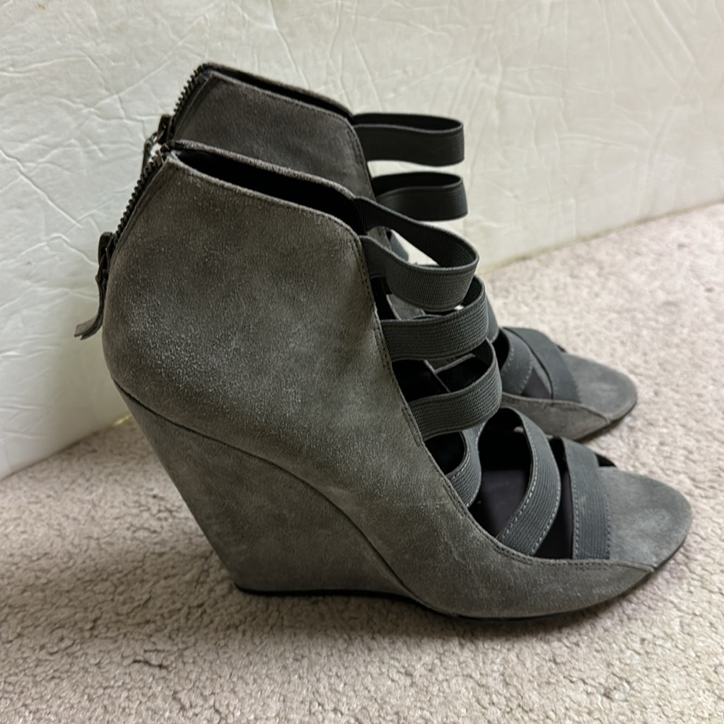 New!! Women’s Elizabeth And James Wedge Grey Suede Shoes Size 8.5m